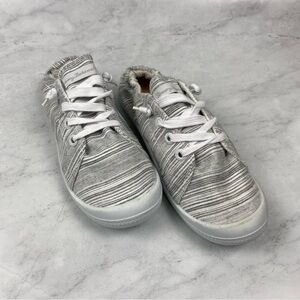 Tommy Bahama: Women's Stretchy Striped Slip On Sneakers Tennis Shoes 7 (NWOT)